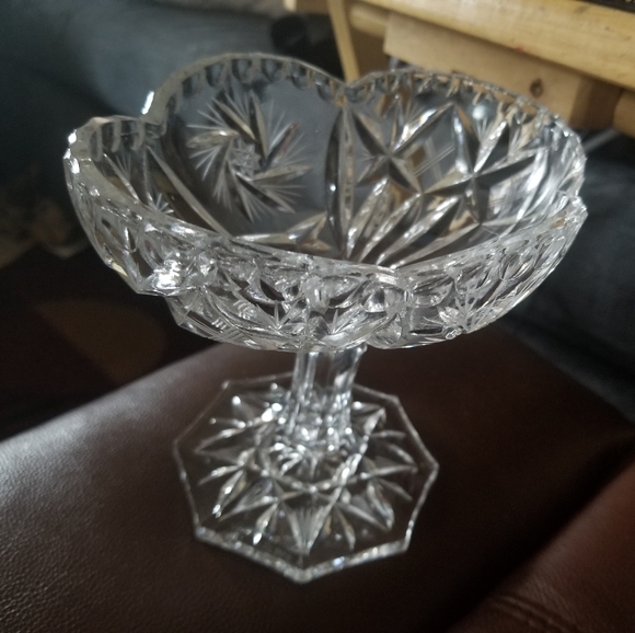 VINTAGE PINWHEEL FOOTED CANDY DISH - Picture 3 of 3